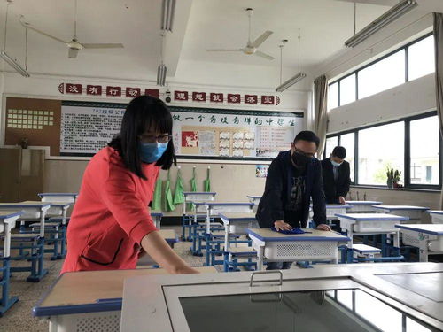 黨旗飄揚下，黨員教師志愿服務(wù)為生命護航